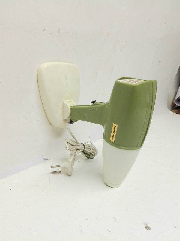 secador pelo+base colgar taurus plastico verde 220v func 14.5x10.5x5 18x20x7 1u